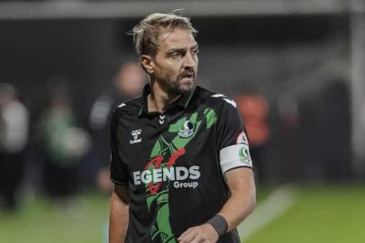 Caner Erkin futbolu bıraktı