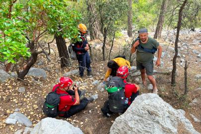 Dağda kaybolan 2 arkadaş, 10 saatlik operasyonla bulunup, kurtarıldı