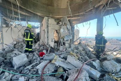 İran'ın Bahreyn'e saldırısında bir bina zarar gördü