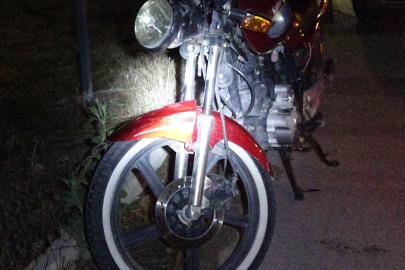 Otomobille çarpışan motosikletin sürücüsü yaralandı