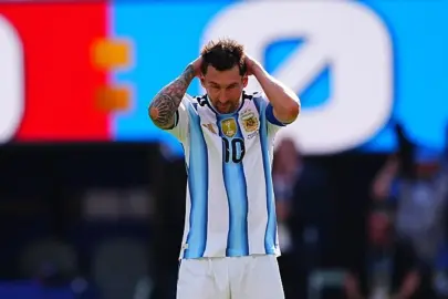 Lionel Messi bırakmıyor