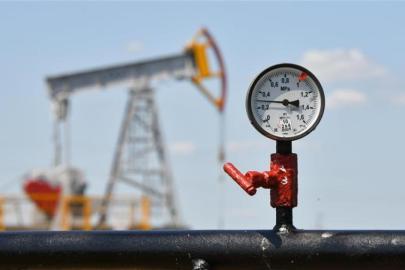Petrol fiyatları arz endişesiyle 90 doları aştı