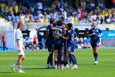 Fenerbahçe arsaVev UEFA Şampiyonlar Ligi elemelerinde Metalist'i mağlup etti!