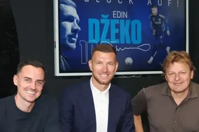 Schalke 04 Edin Dzeko ile 1 yıllık yeni sözleşme imzaladı