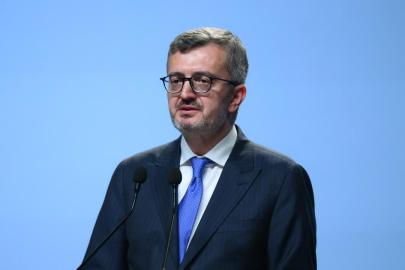 İletişim Başkanı Duran, dünya gençler ralli şampiyonu Ali Türkkan'ı tebrik etti