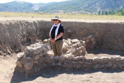 Prof. Dr. Umurtak, Hacılar Büyük Höyük Kazısı’nın Onursal Başkanı oldu