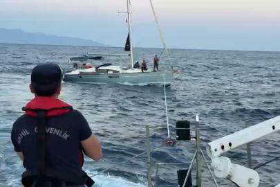 Sürüklenen yelkenli tekneyi, Sahil Güvenlik marinaya yanaştırdı